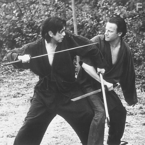 Christopher Lambert and Yoshio Harada in Преследуемый (1995)
