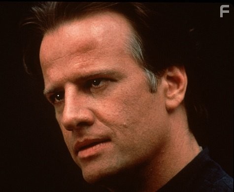 Christopher Lambert in Преследуемый (1995)