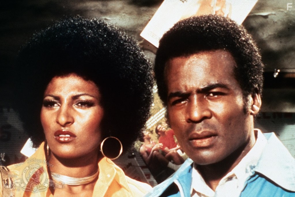 Pam Grier and Terry Carter in Фокси Браун (1974)