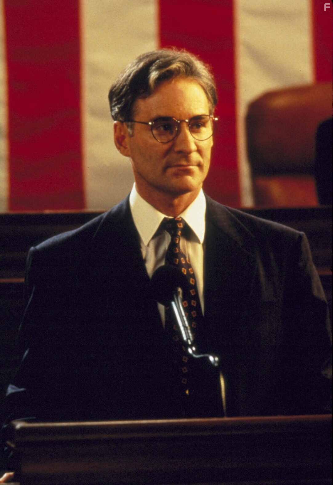 Kevin Kline in Дейв (1993)