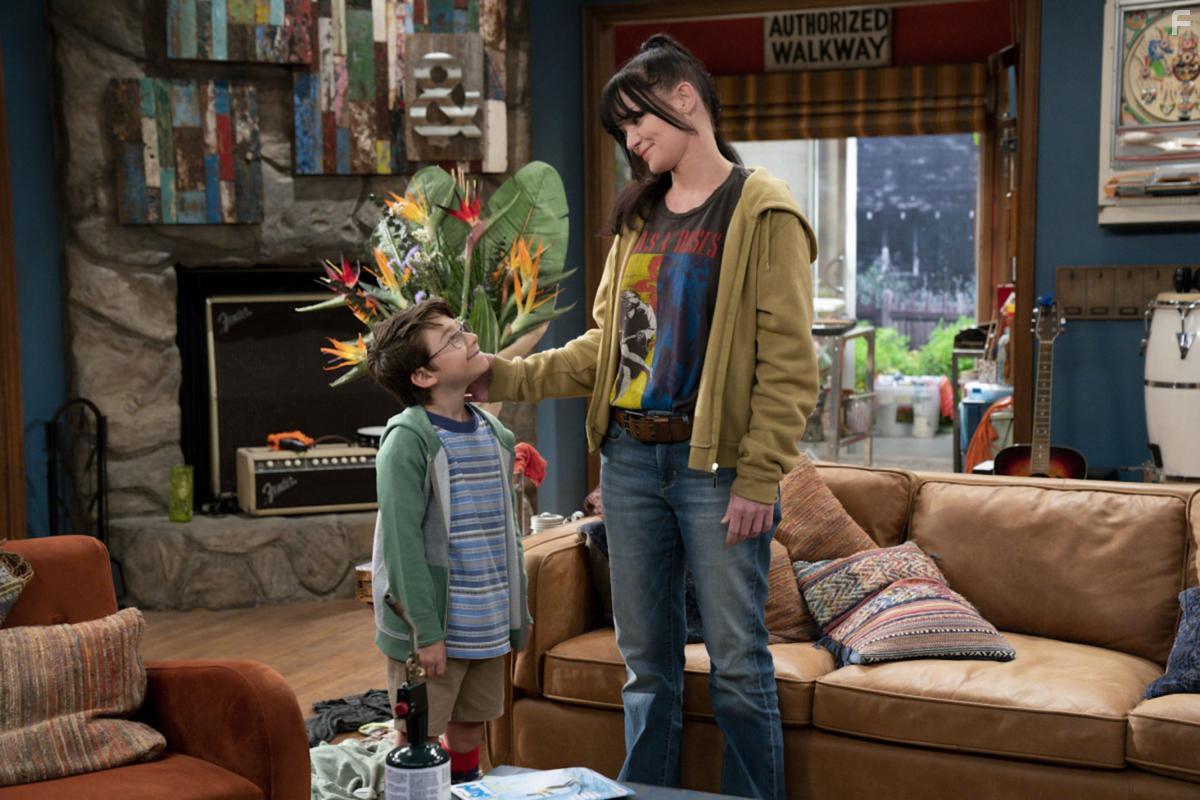 Pauley Perrette and Antonio Raul Corbo in Broke (2020)