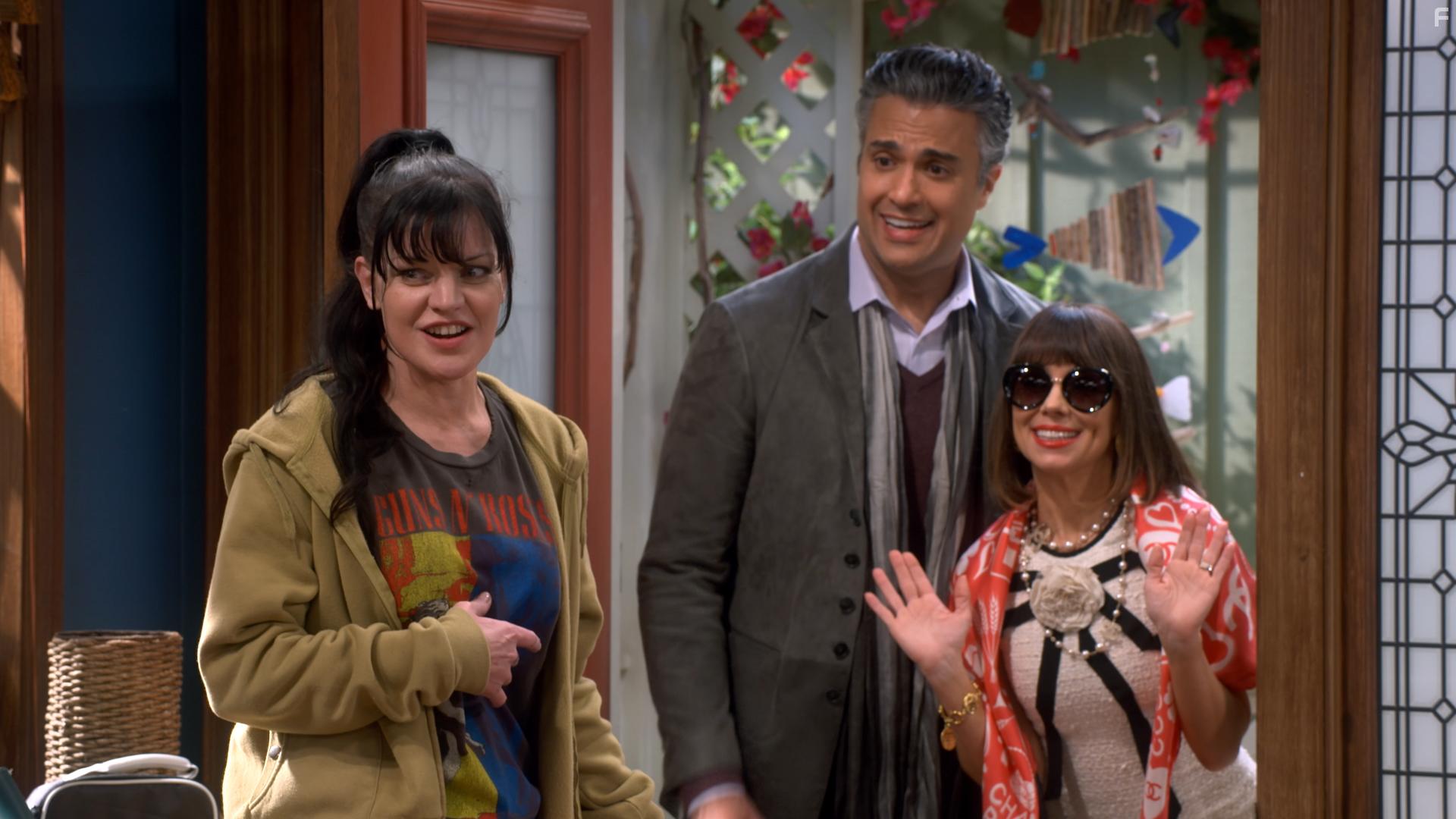 Pauley Perrette, Jaime Camil, and Natasha Leggero in Broke (2020)
