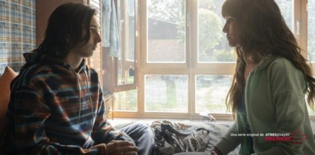 Goya Toledo and Lola Rodrguez in Veneno (2020)