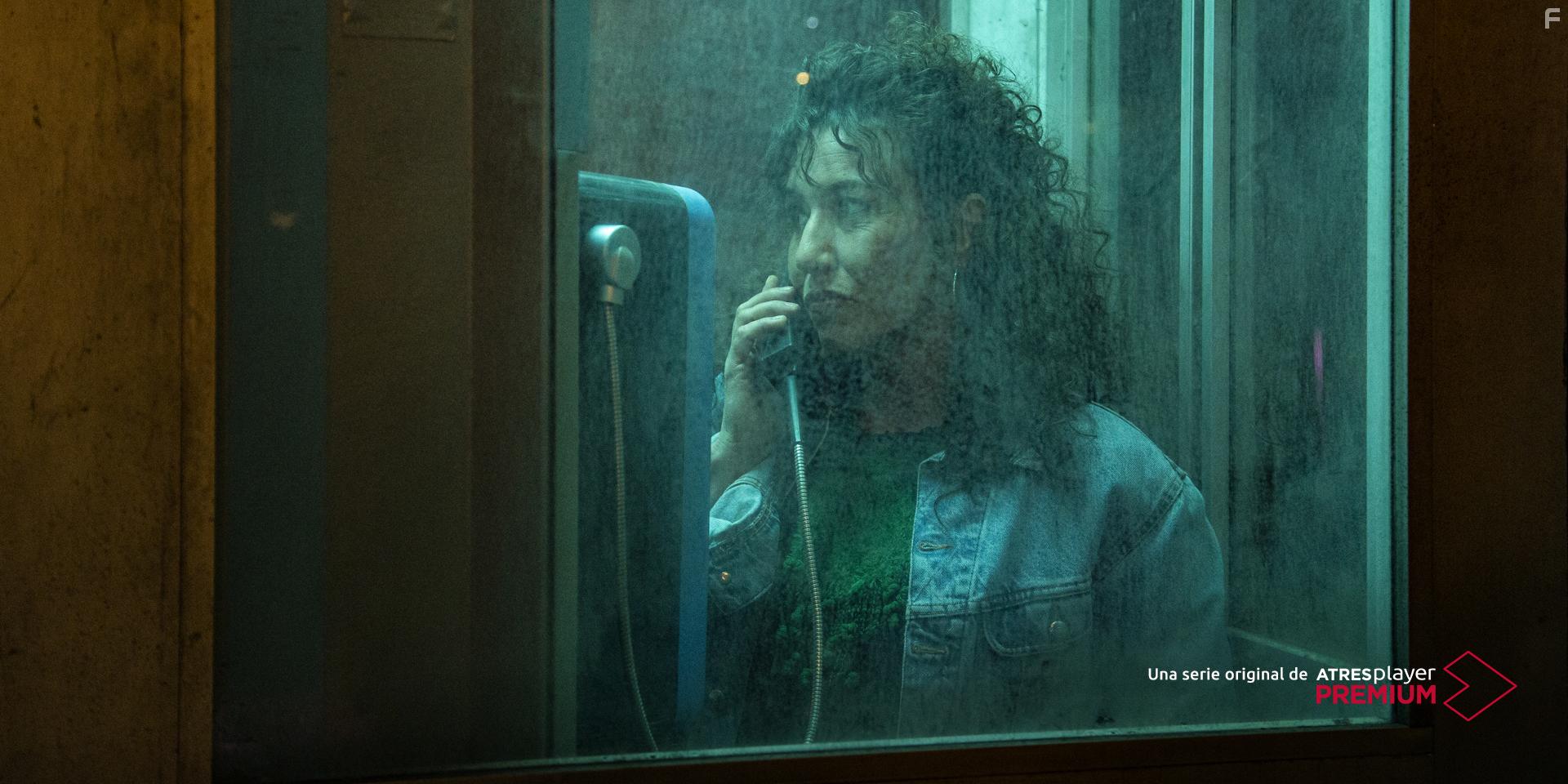 Lola Dueas in Veneno (2020)