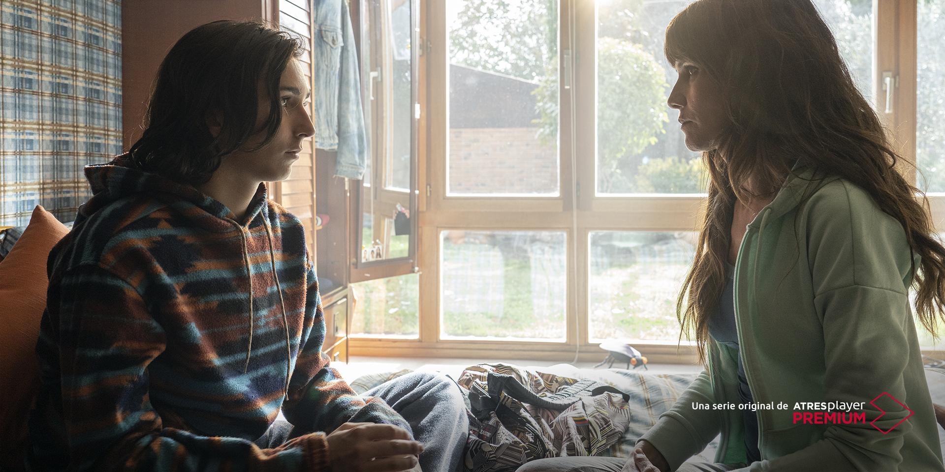 Goya Toledo and Lola Rodrguez in Veneno (2020)