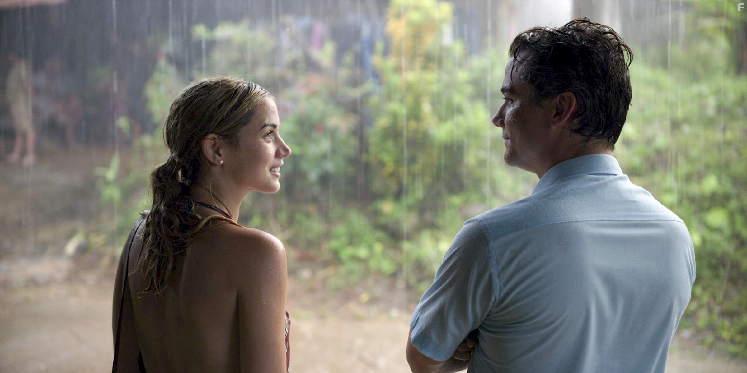 Wagner Moura and Ana de Armas in Sergio (2020)