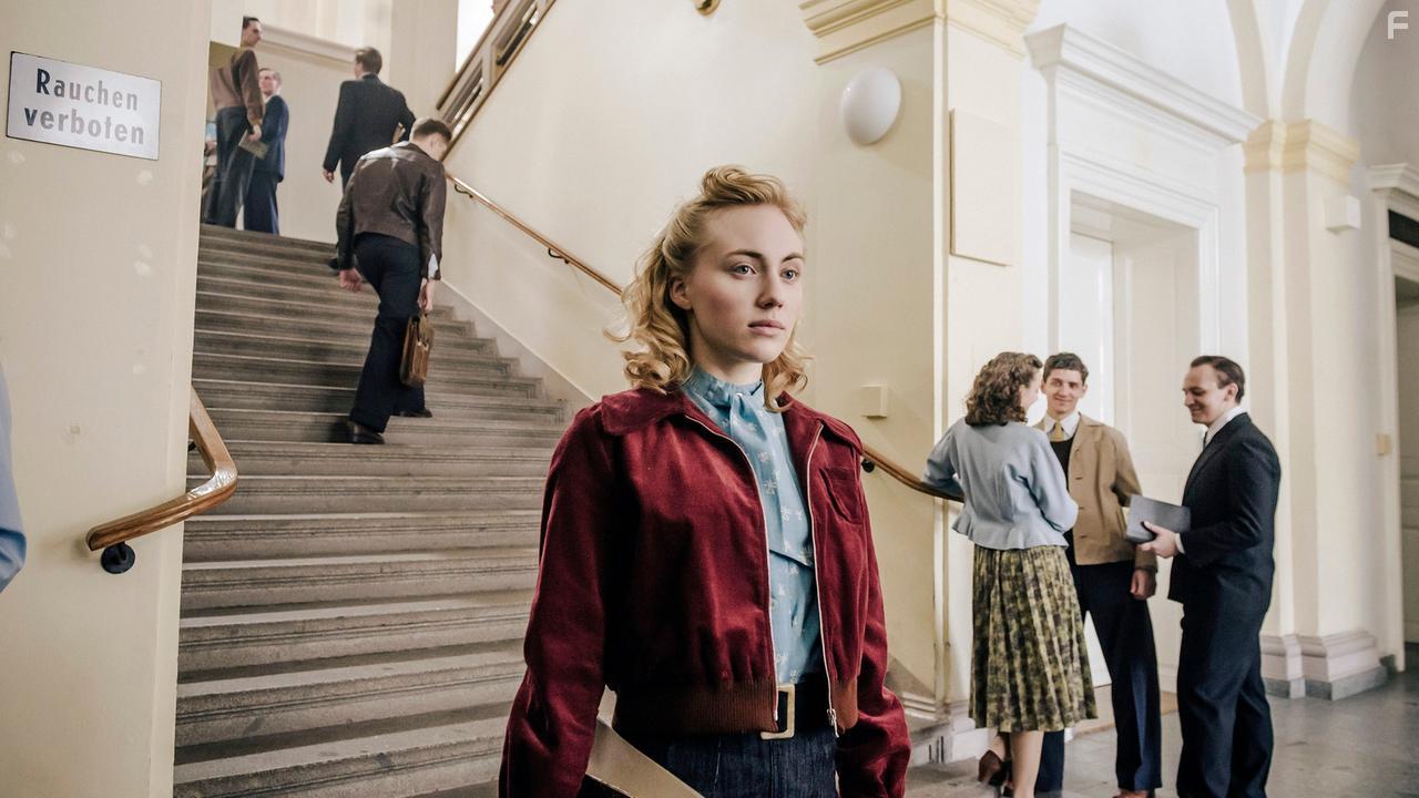 Elisa Schlott in Unsere wunderbaren Jahre (2020)