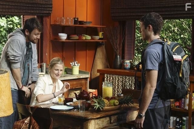 Mamie Gummer and Zach Gilford in Без координат (2011)