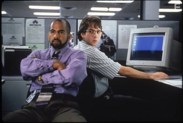 David Herman and Ajay Naidu in Офисное пространство (1999)