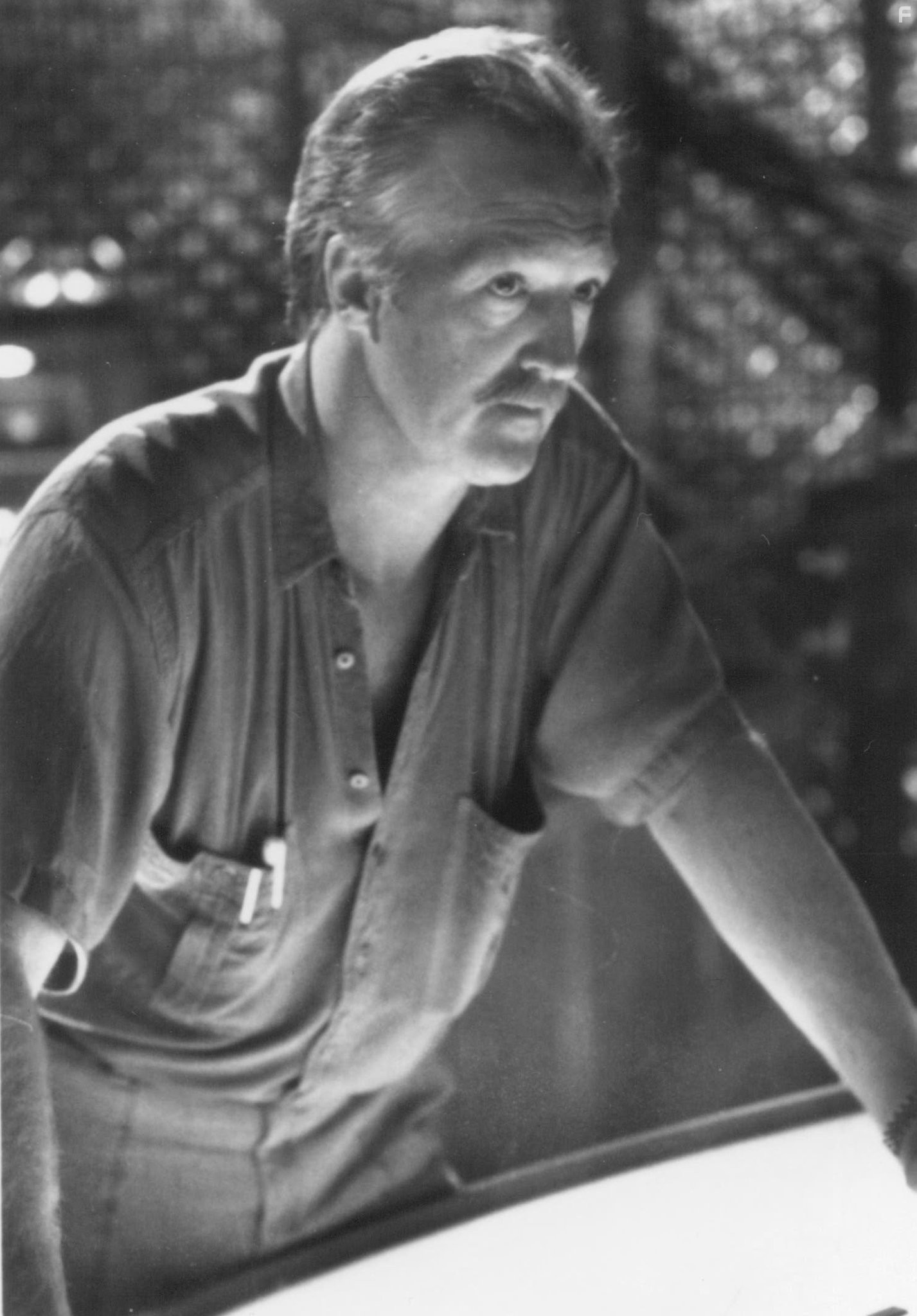 Marius Weyers in Глубоководная звезда шесть (1989)