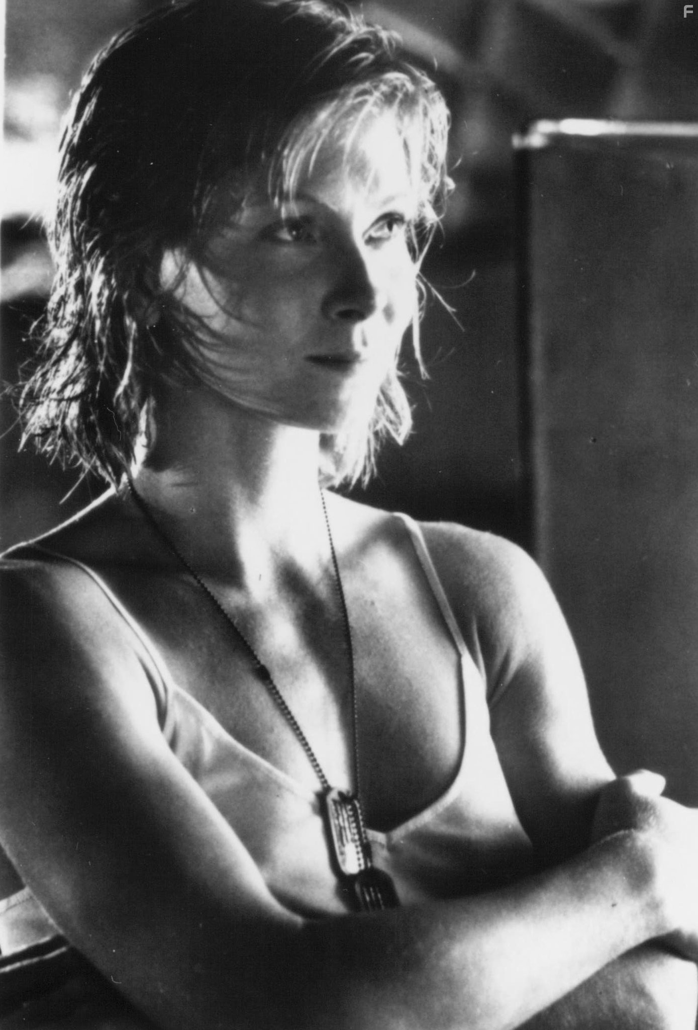 Nancy Everhard in Глубоководная звезда шесть (1989)