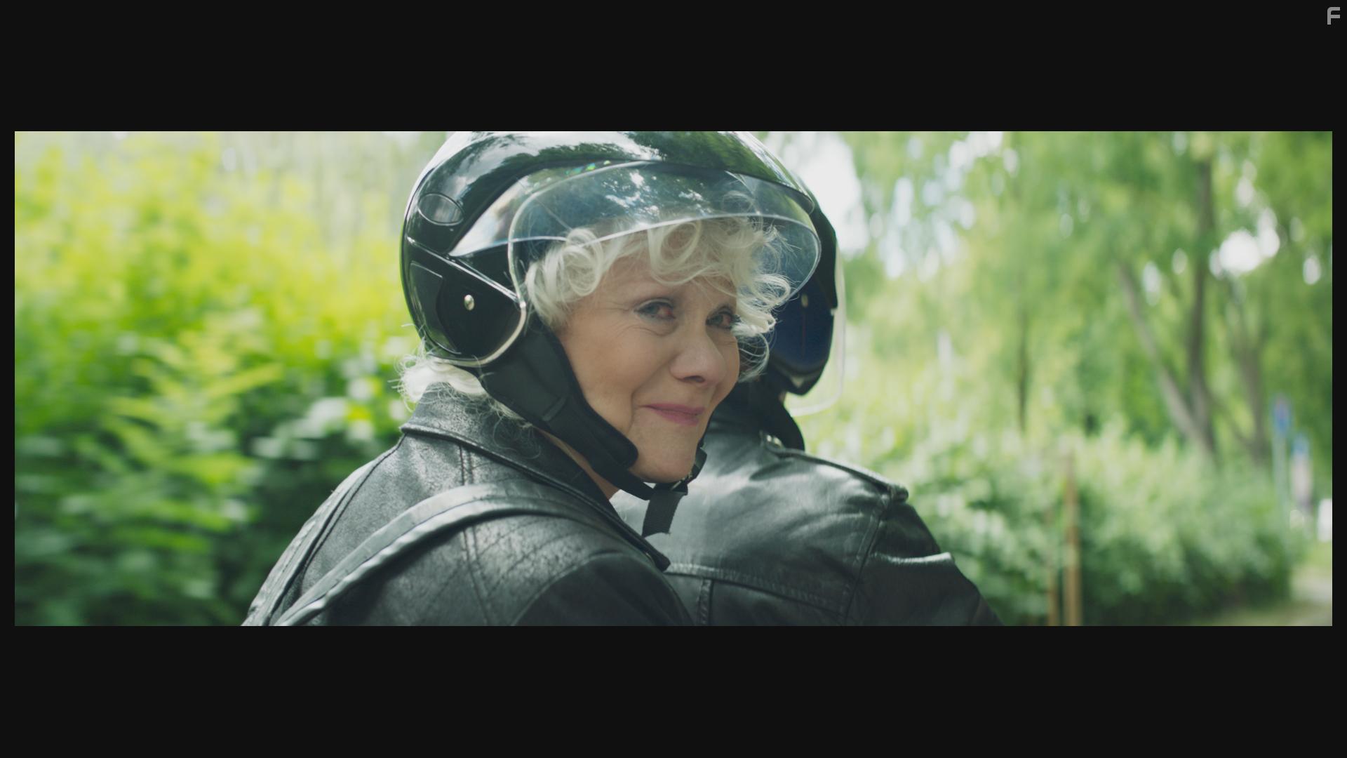 Juli Bsti in Seveled (2019)