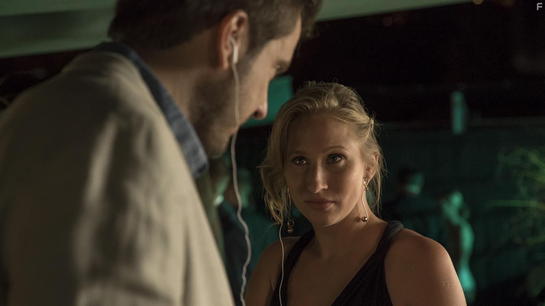 Bla Mszros and Rka Tenki in Seveled (2019)