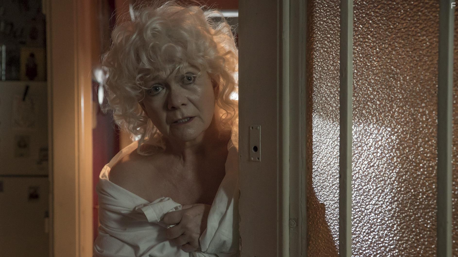 Juli Bsti in Seveled (2019)