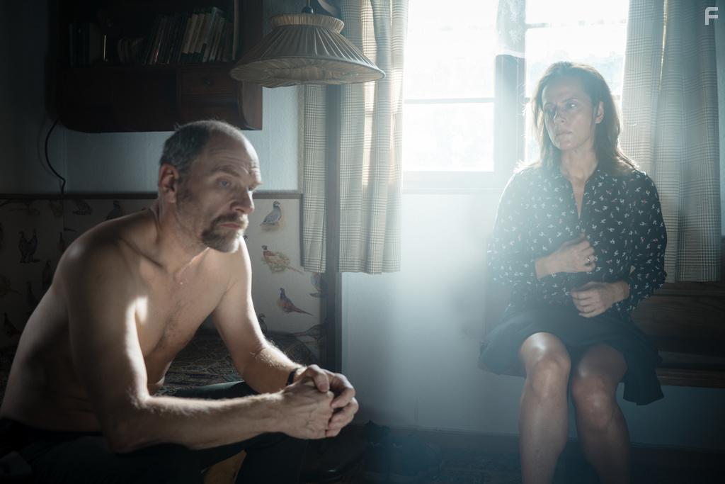 Claudia Michelsen and Gtz Schubert in Die verlorene Tochter (2020)