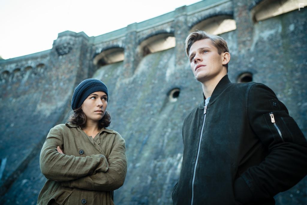 Henriette Confurius and Max von der Groeben in Die verlorene Tochter (2020)