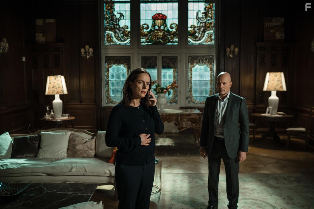 Christian Berkel and Claudia Michelsen in Die verlorene Tochter (2020)