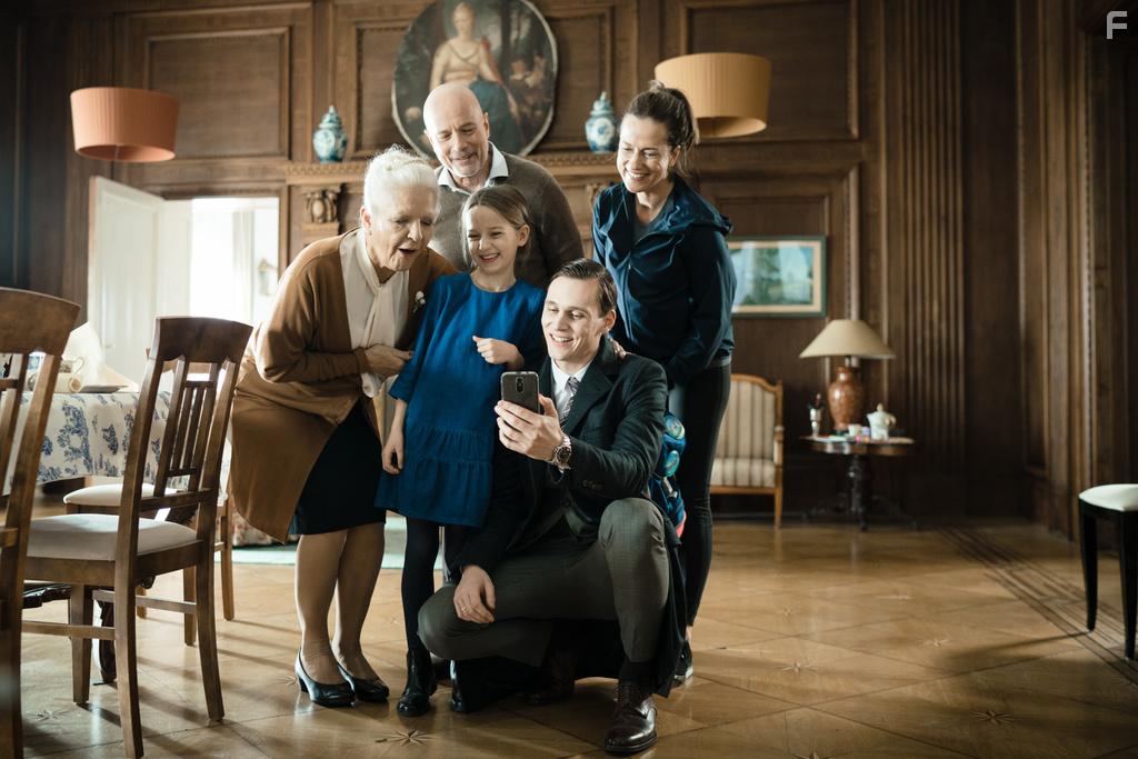 Christian Berkel, Claudia Michelsen, Hildegard Schmahl, Rick Okon, and na Lir in Die verlorene Tochter (2020)