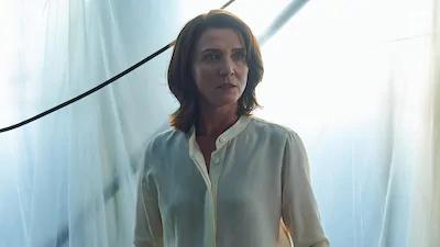 Michelle Fairley in Gangs of London: Episode 6 (2020)