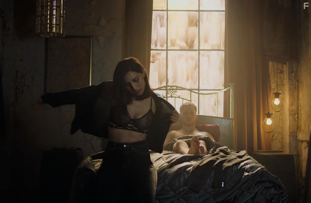 Narges Rashidi and Joe Cole in Gangs of London (2020)