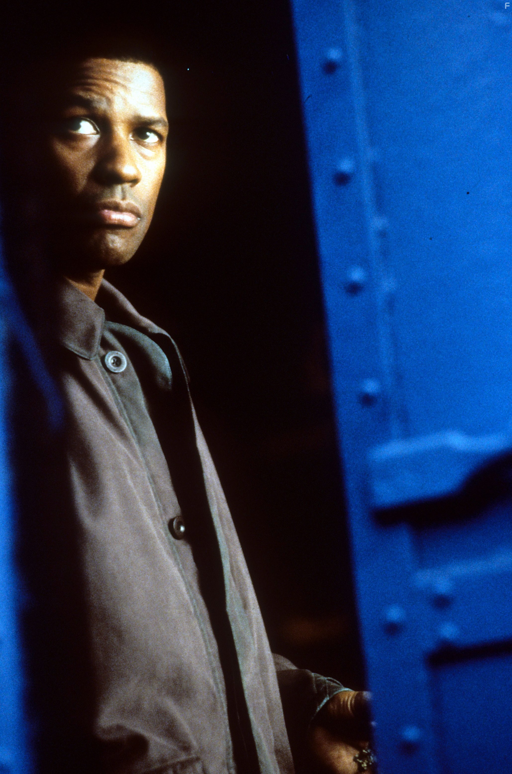 Denzel Washington in Падший (1998)