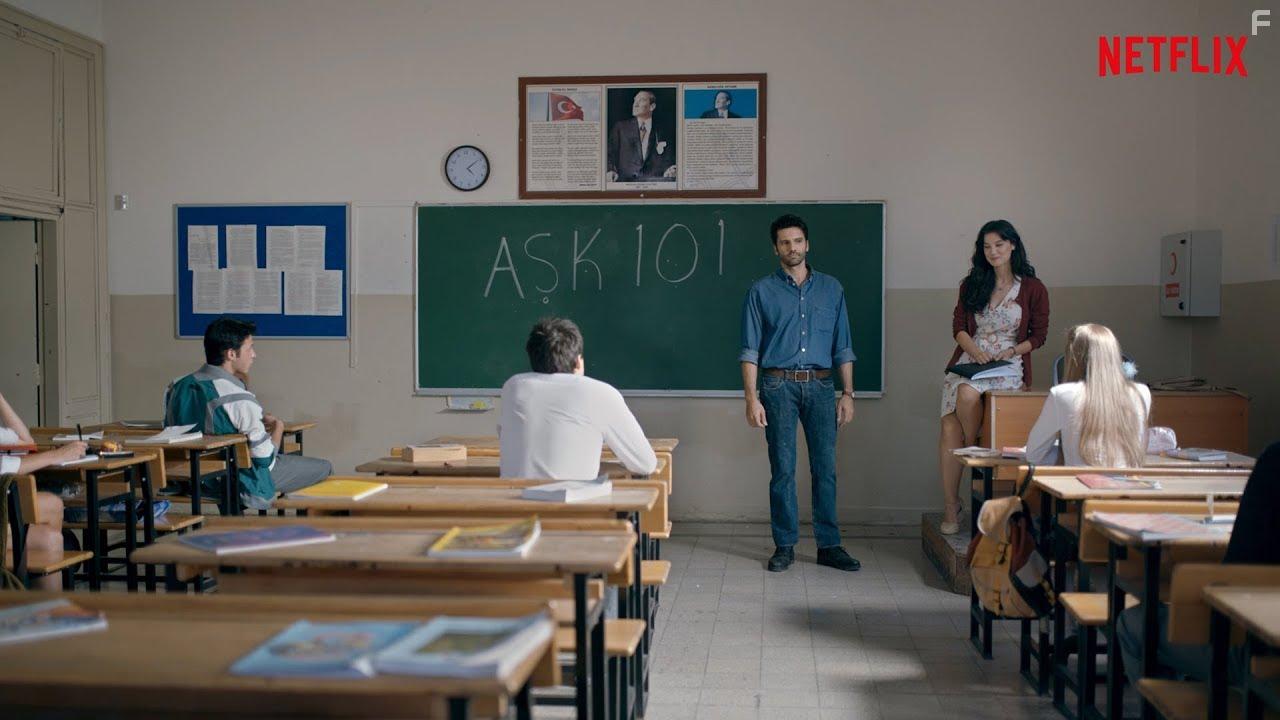 Kaan Urgancioglu, Mert Yazicioglu, Alina Boz, Pinar Deniz, and Kubilay Aka in Ask 101 (2020)