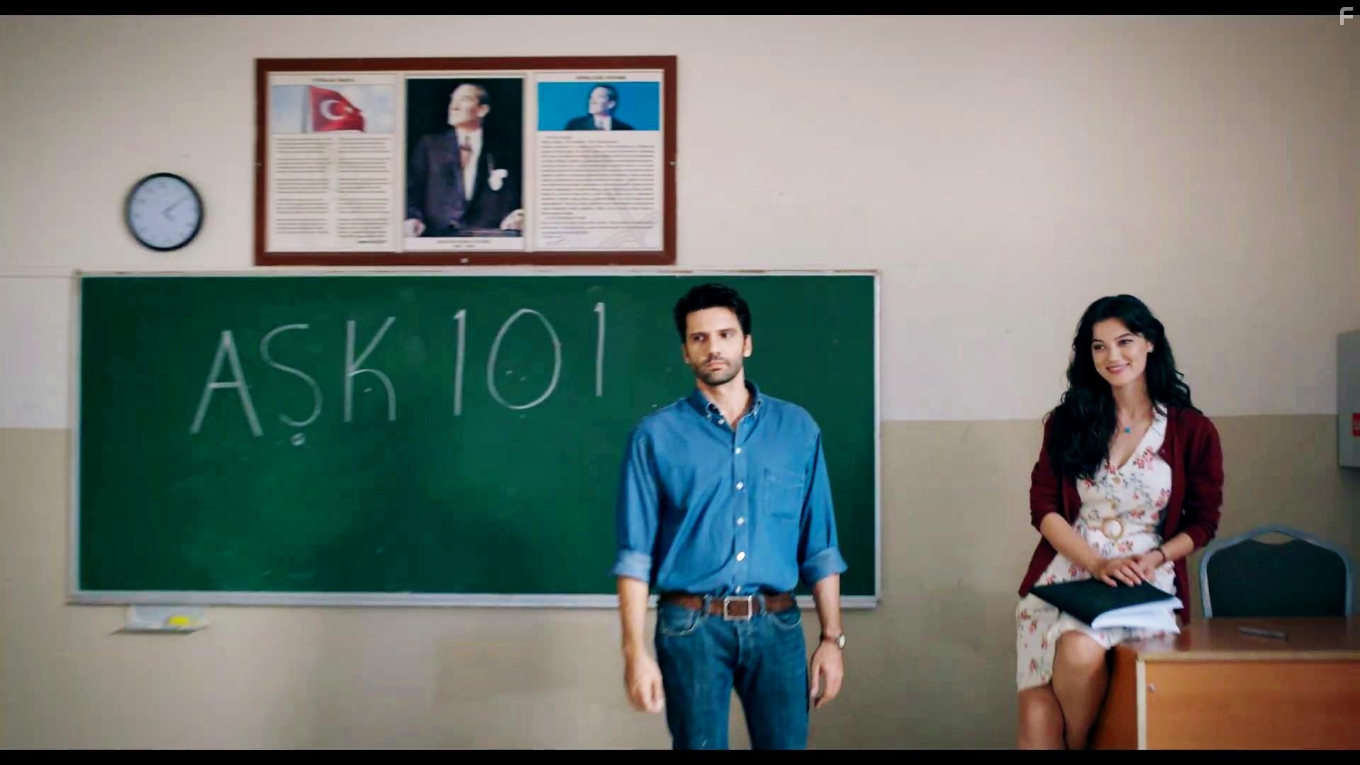 Kaan Urgancioglu and Pinar Deniz in Ask 101 (2020)