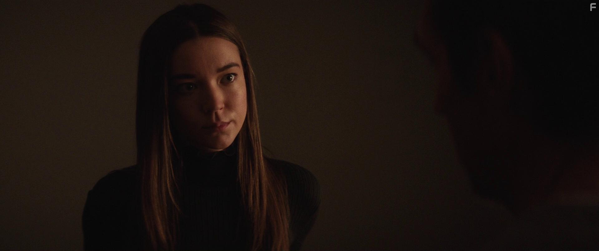 Nicole Brydon Bloom in 1BR (2019)