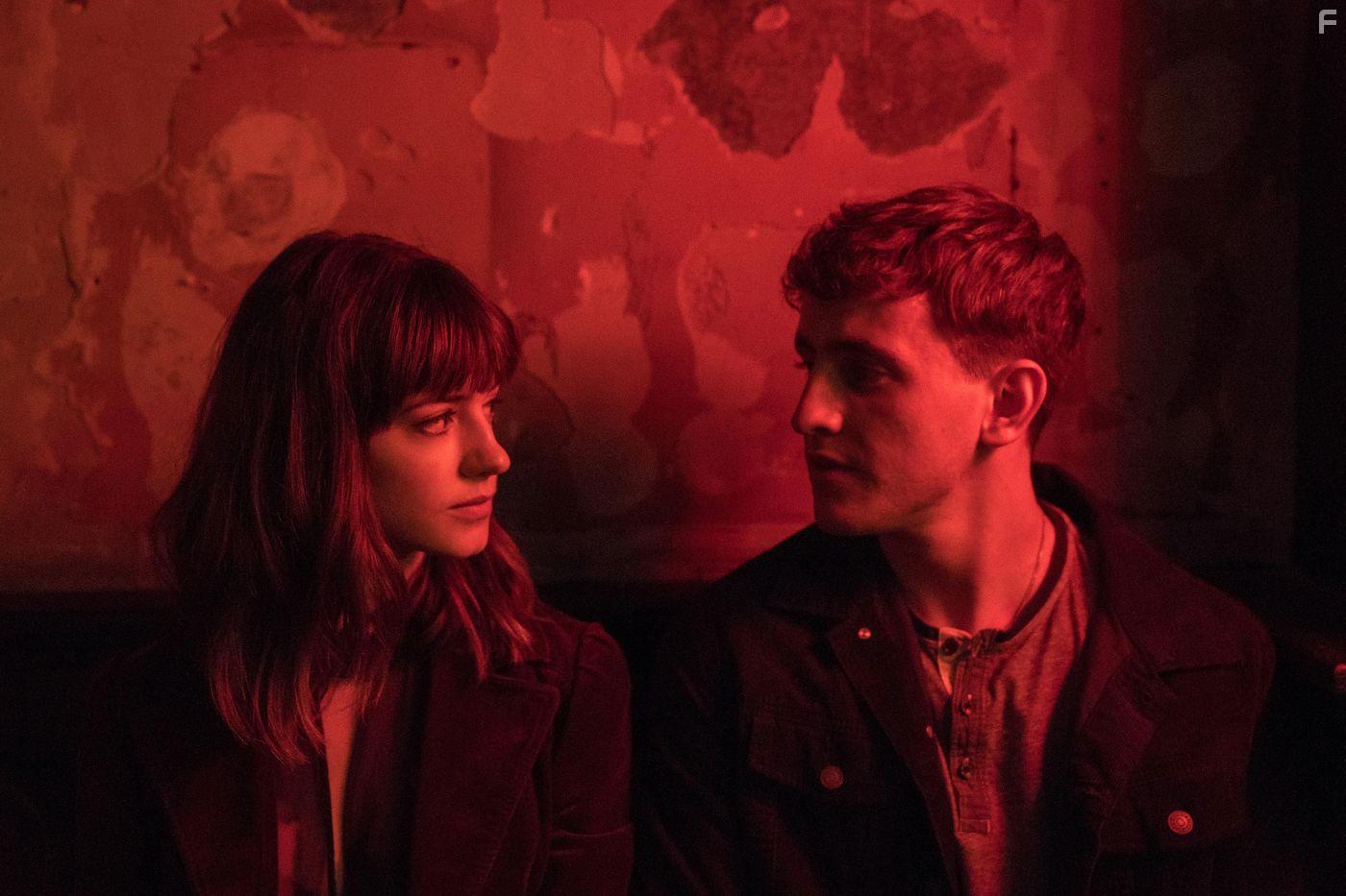Daisy Edgar-Jones and Paul Mescal in Normal People: Episode #1.5 (2020)