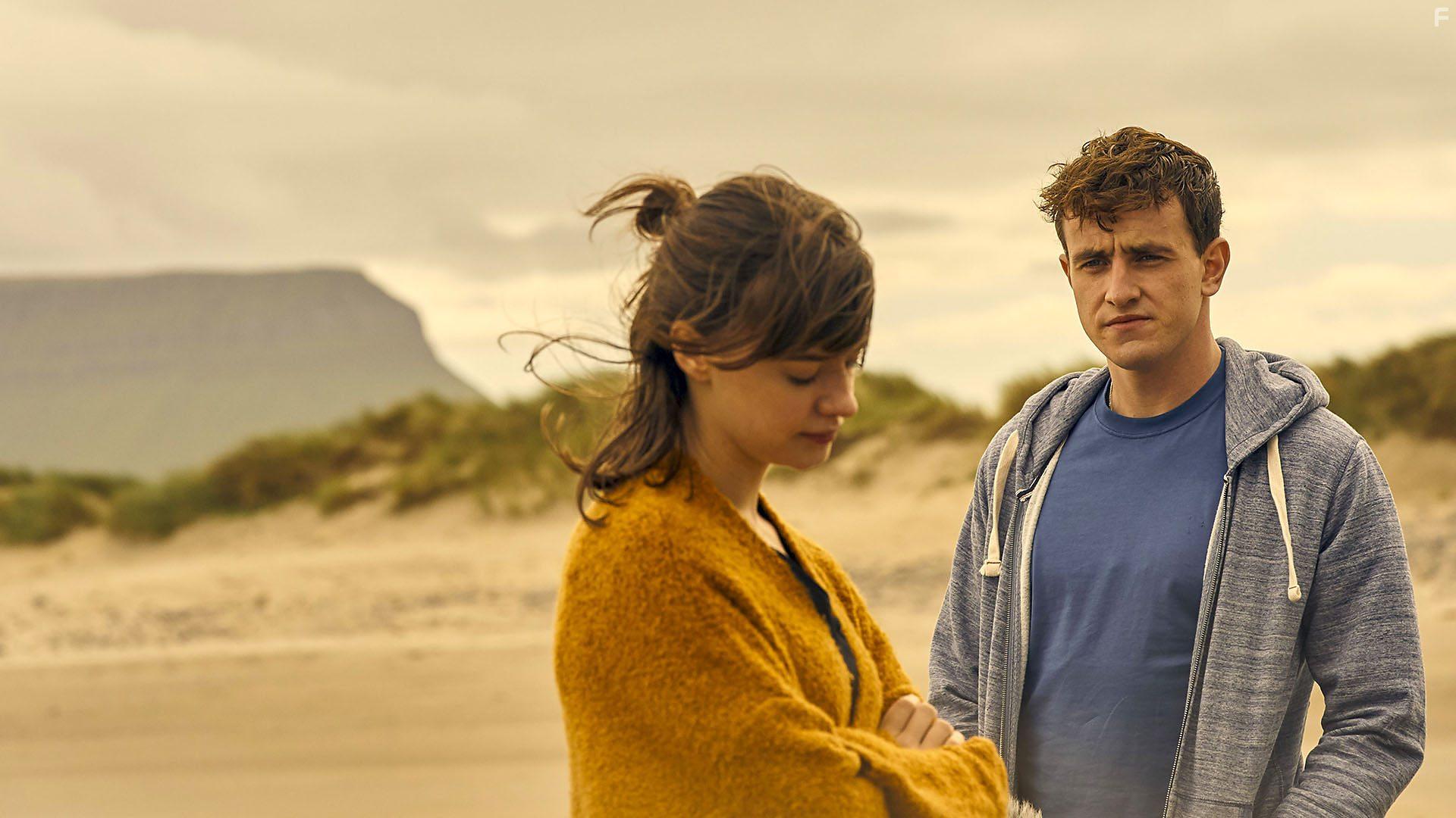 Daisy Edgar-Jones and Paul Mescal in Normal People: Episode #1.11 (2020)