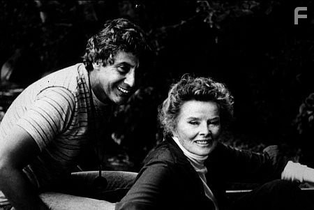 3631-17 Katharine Hepburn and Director Mark Rydell on the  set of "On Golden Pond" © 1981 Universal MPTV