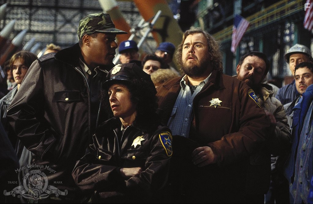 John Candy, Bill Nunn, and Rhea Perlman in Канадский бекон (1995)