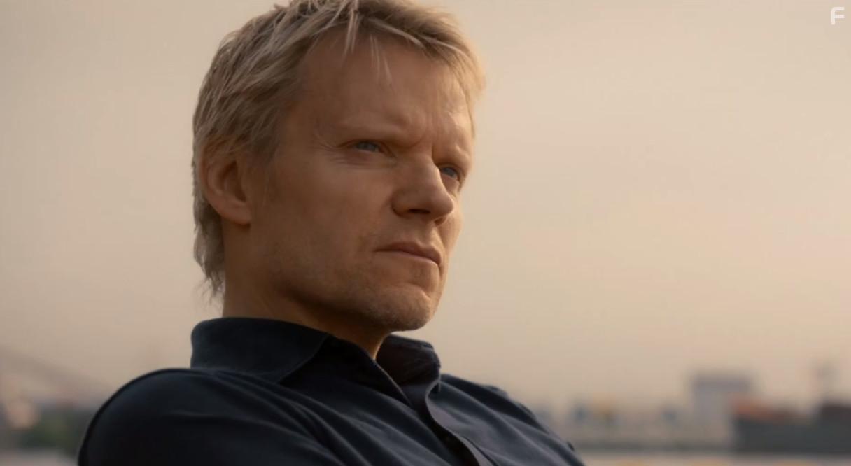 Marc Warren in Van Der Valk (2020)