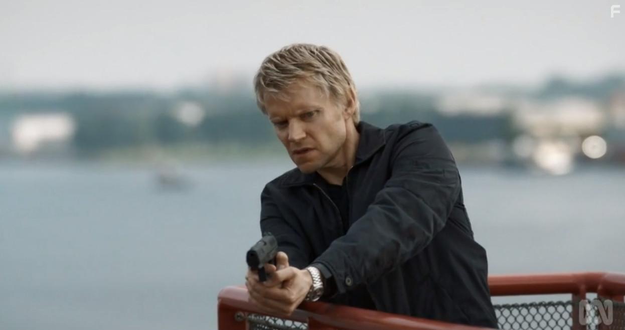 Marc Warren in Van Der Valk (2020)