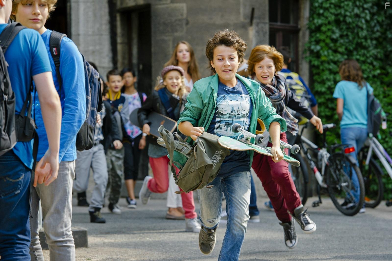 Georg Sulzer, Lina Hesker, Oskar Keymer, and Eloi Christ in Hilfe, ich hab meine Lehrerin geschrumpft (2015)