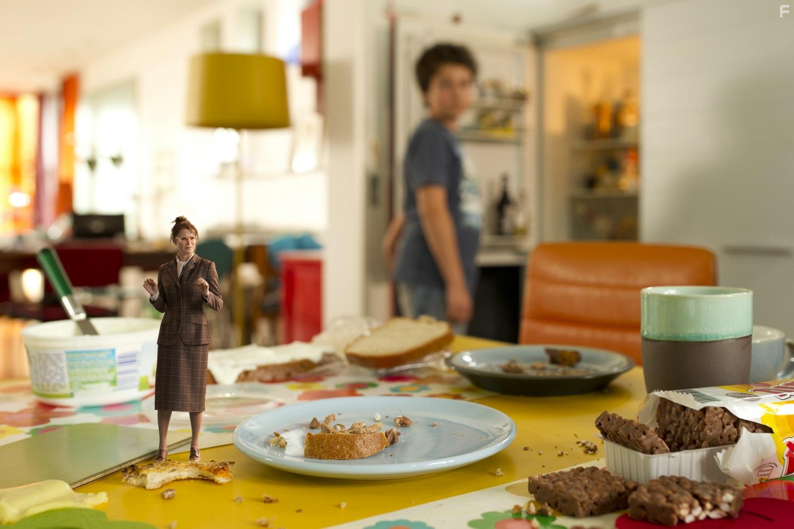 Anja Kling and Oskar Keymer in Hilfe, ich hab meine Lehrerin geschrumpft (2015)