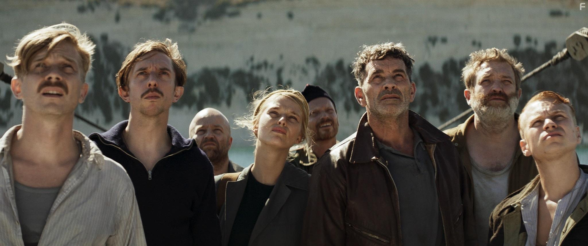 Koen De Bouw, Sven De Ridder, Stefan Perceval, Joren Seldeslachts, Robrecht Vanden Thoren, Bert Haelvoet, Gilles De Schryver, and Ella-June Henrard in Torpedo (2019)