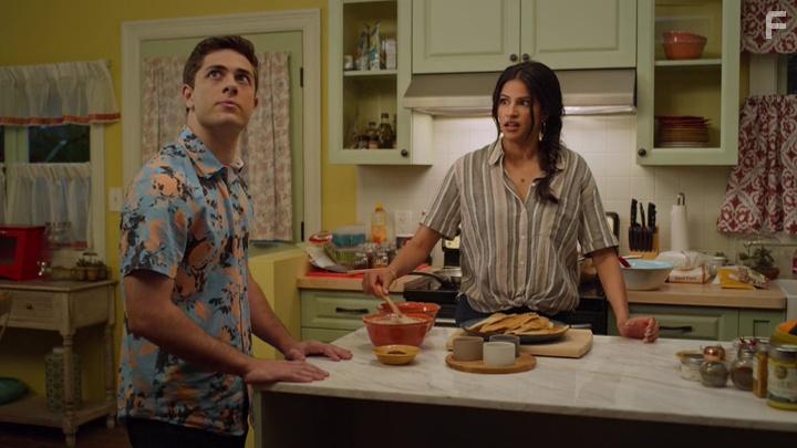 Jaren Lewison and Richa Moorjani in Never Have I Ever (2020)