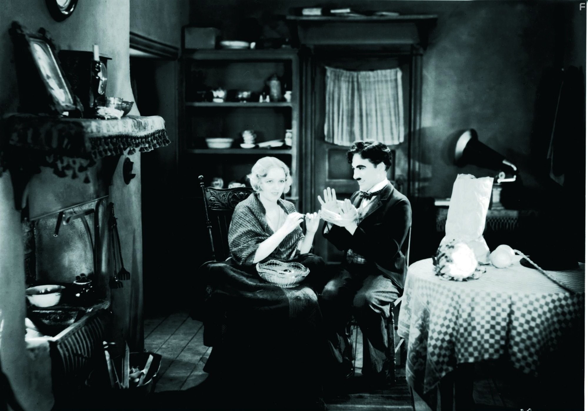 Charles Chaplin and Virginia Cherrill in Огни большого города (1931)