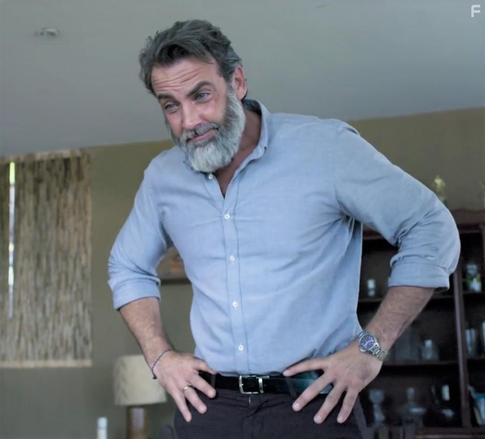 Carlos Ponce in Jugar con Fuego (2019)