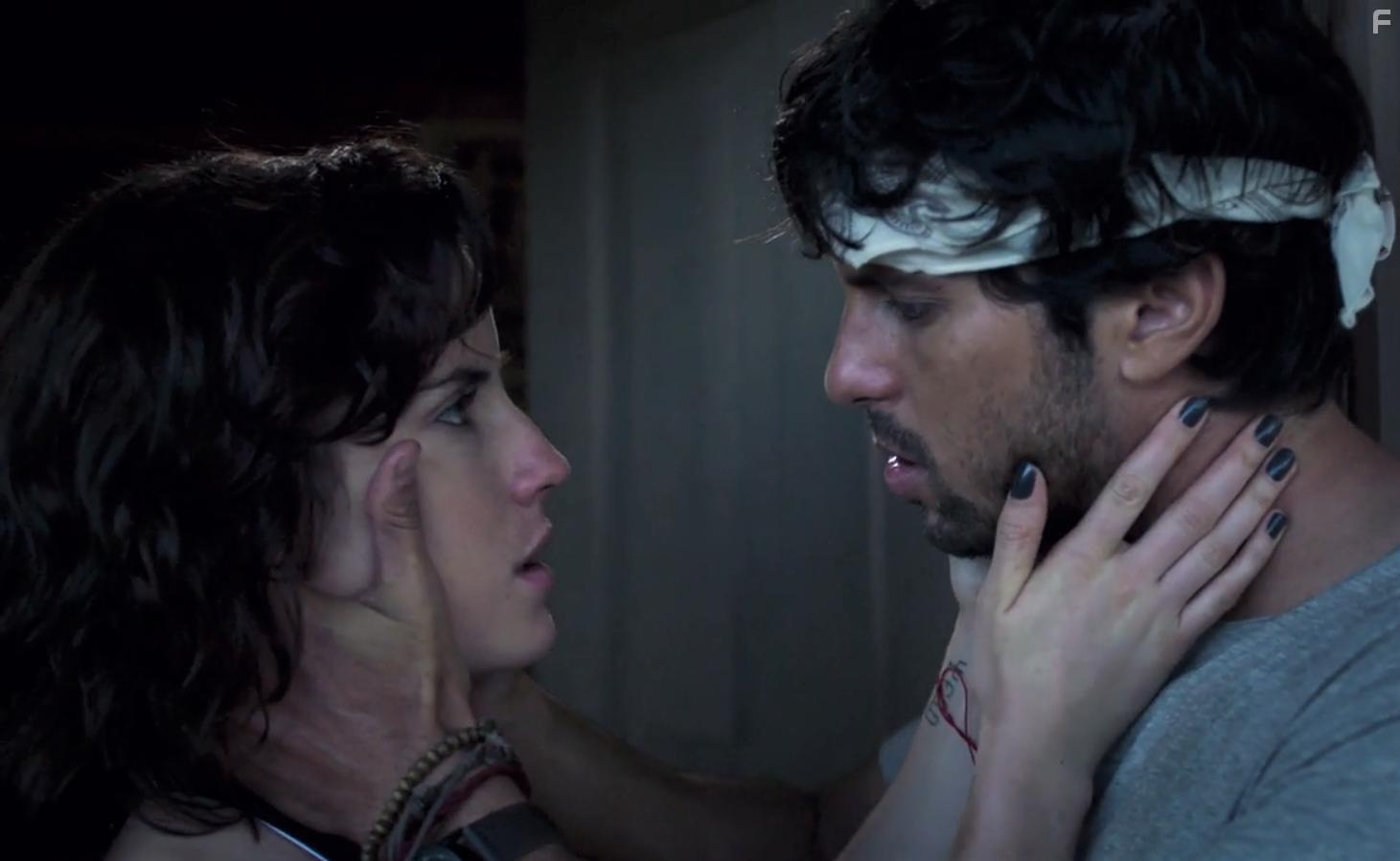 Laura Perico and Jason Day in Jugar con Fuego (2019)