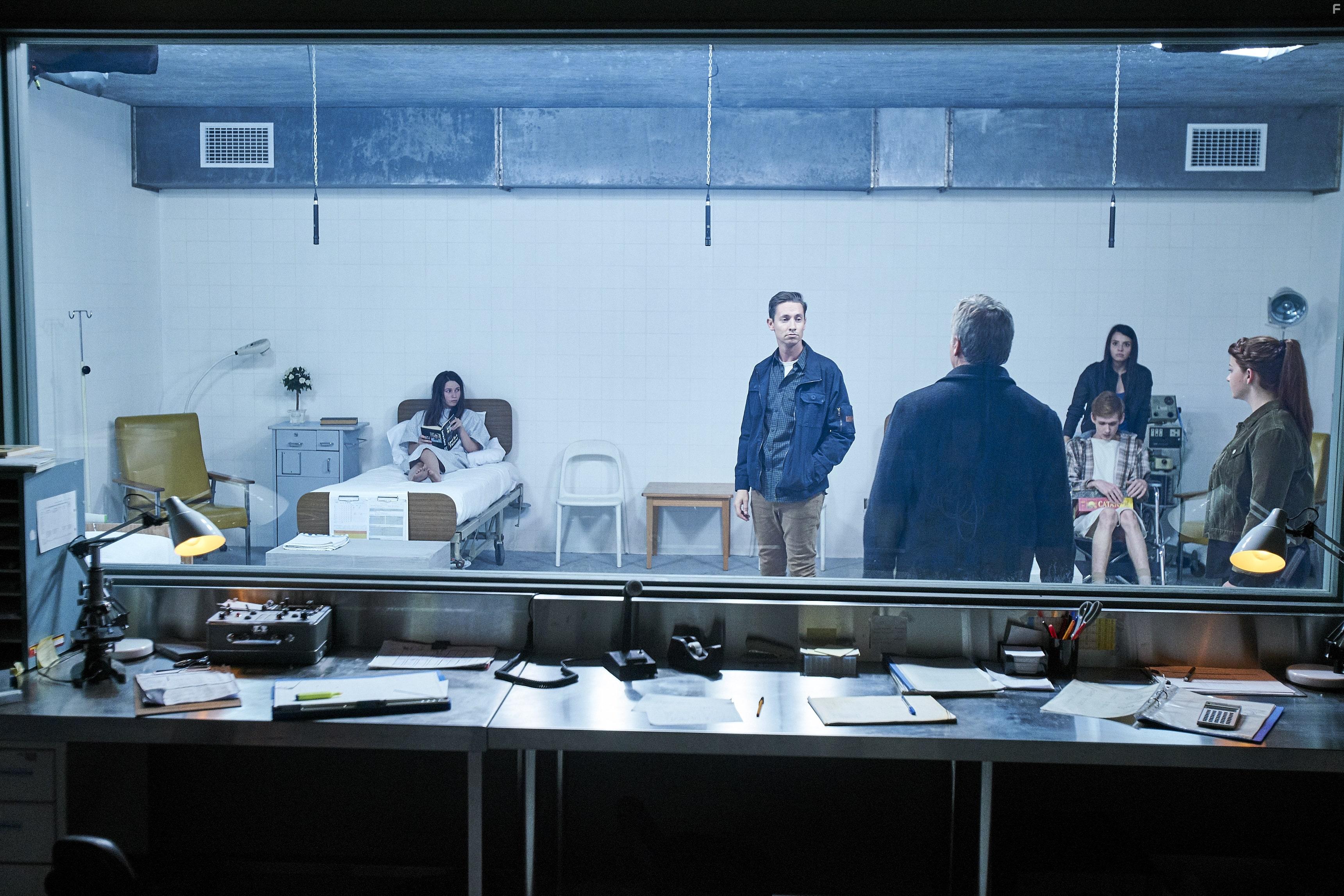 Erik Thomson, Sara West, Felicia Tassone, Benson Jack Anthony, Matt Crook, and Amelia Douglass in Awoken (2019)