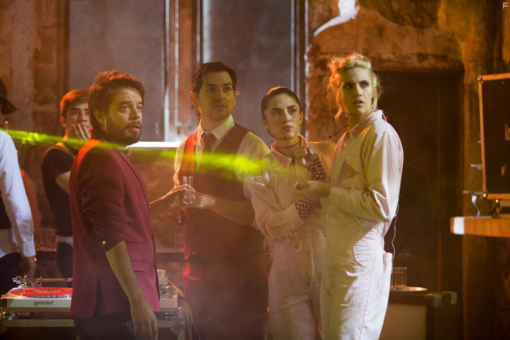 Leonardo Ortizgris, Alan Estrada, Pamela Almanza, and Mara Evoli in Conoces a Toms? (2019)