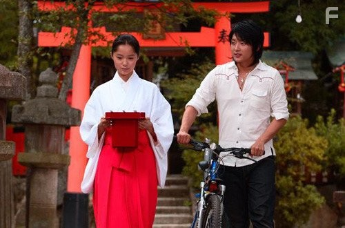 Aoi Miyazaki and Joon-Gi Lee in Hatsuyuki no koi (2007)