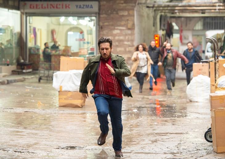 Ugur Ycel, Binnur Kaya, Cengiz Bozkurt, Feyyaz Yigit, and Mert Denizmen in Cinayet Ss (2019)