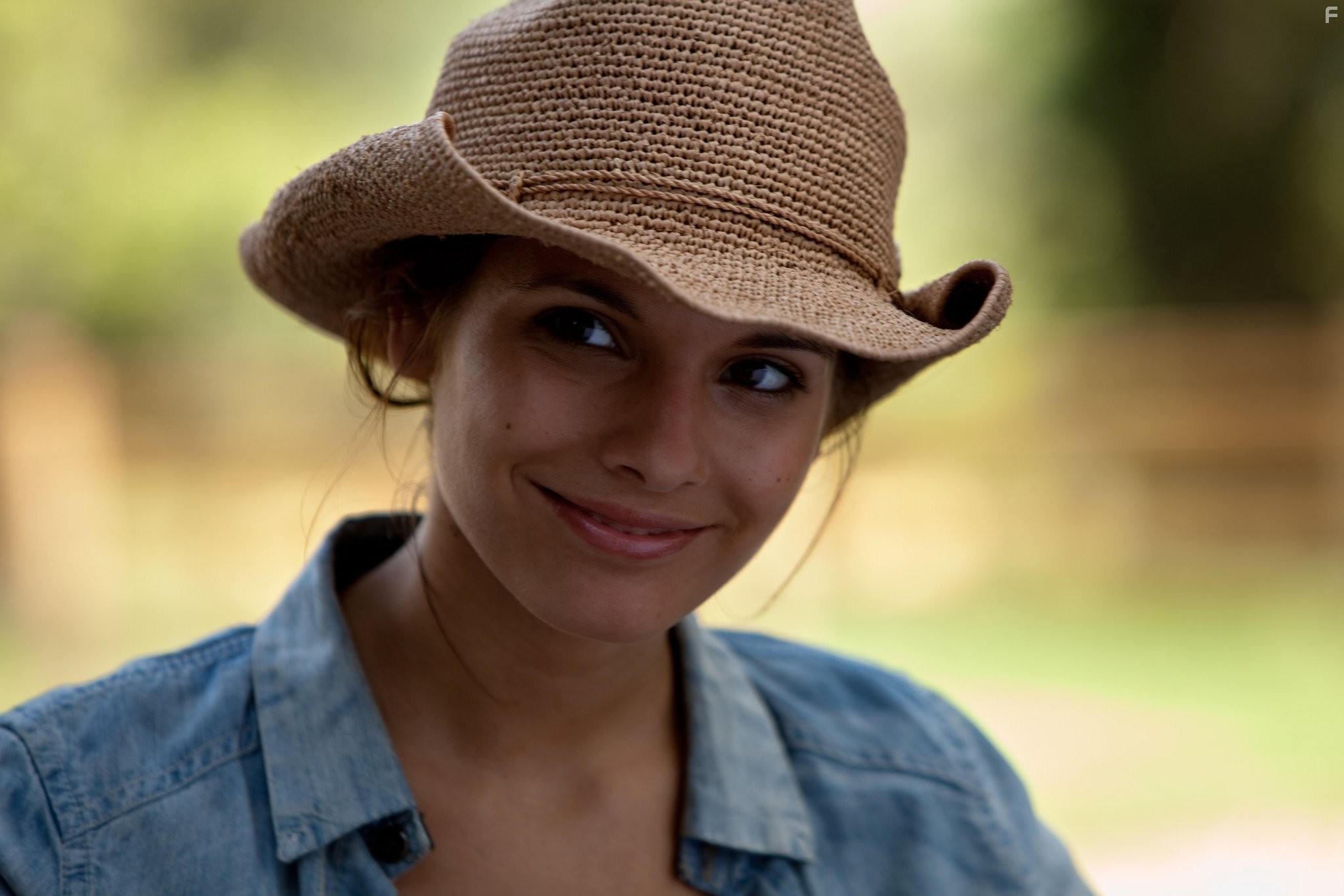 Caitlin Stasey in Вторжение: Битва за рай (2010)