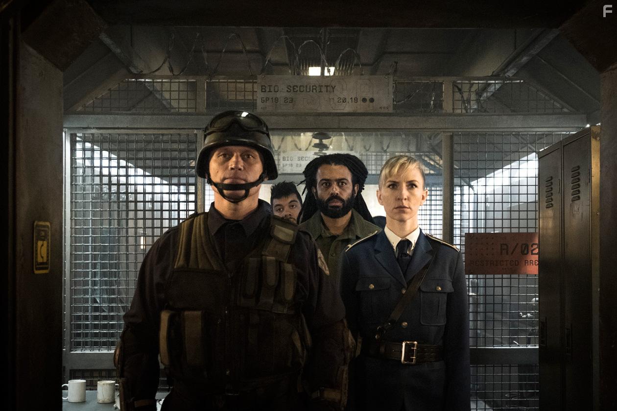 Mickey Sumner and Daveed Diggs in Snowpiercer (2020)