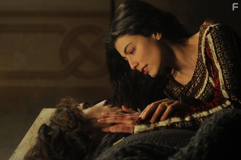 Alessandra Mastronardi and Martio Rivas in Romeo and Juliet (2014)