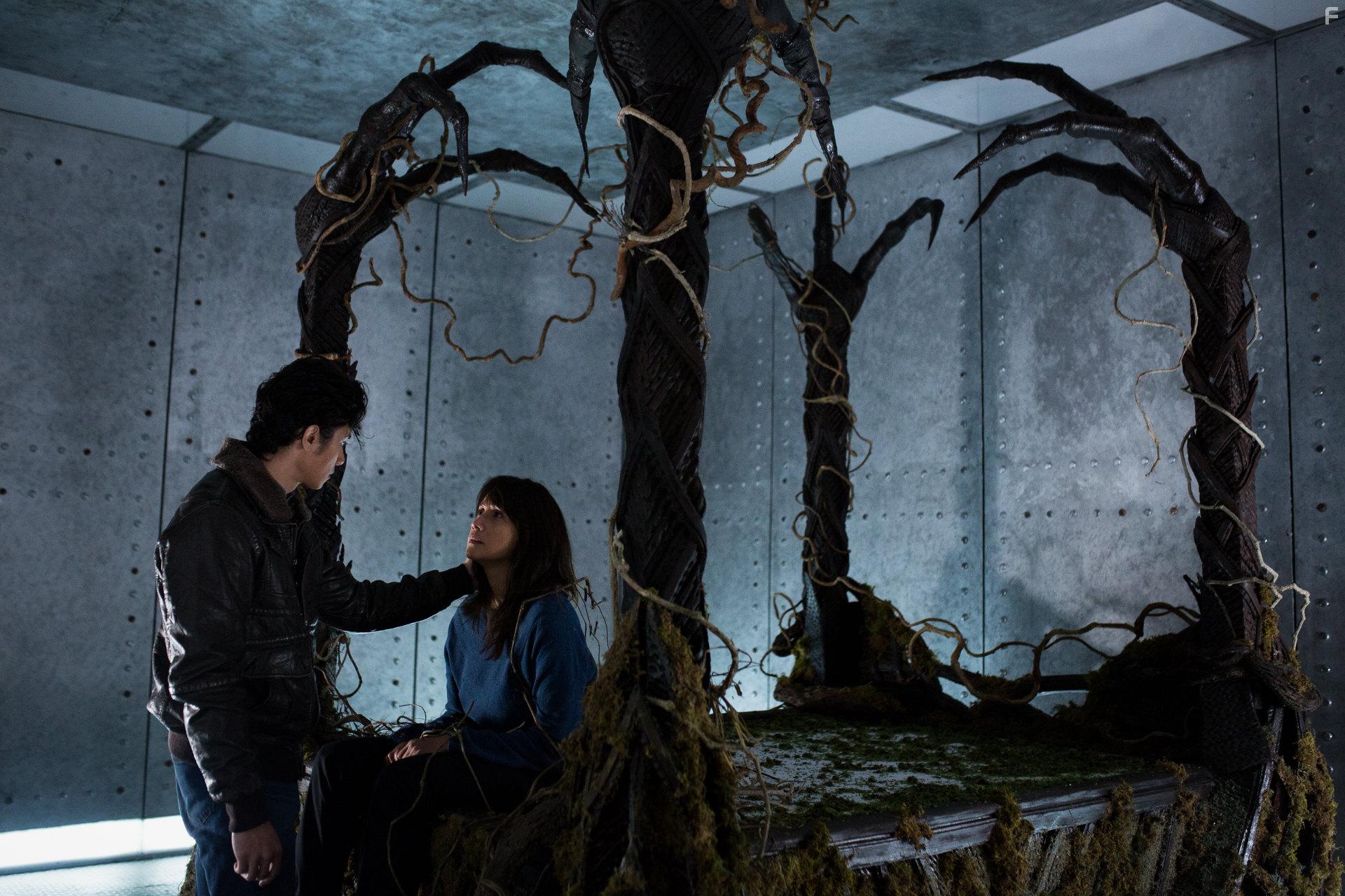 Agot Isidro and JC Santos in Motel Acacia (2019)