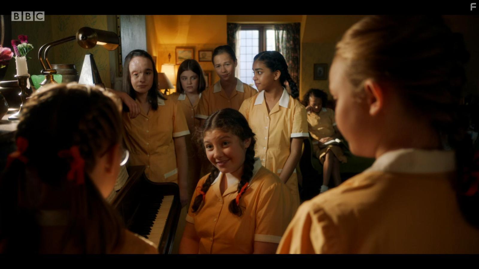 Natasha Raphael, Twinkle Jaiswal, Beth Bradfield, Saskia Kemkers, and Ella Bright in Malory Towers (2020)